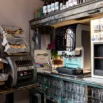 Kahvikone ja leipäkoreja