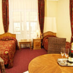 Kolmen hengen huone, Monte Kristo