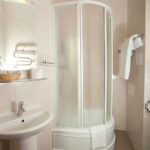 Esimerkkikuva - kylpyhuone suihkulla, Monte Kristo