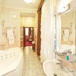 Kylpyhuone poreammeella, Monte Kristo