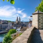 Näköala Lindenhofin puistosta kaupunkiin