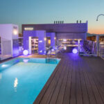 Kattoterassi iltavalaistuksessa, Barcelo Malaga