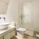 Esimerkkikuva yhden hengen huoneen kylpyhuoneesta, BH Atarazanas Malaga Boutique Hotel