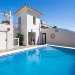 Pieni uima-allas kattoterassilla, Exe Malaga Museos