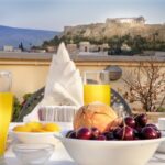 Näköala aamiaiselta kohti Akropolia.