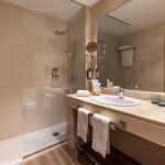 Esimerkkikuva Premium-huoneen kylpyhuoneesta, Malaga Alameda Centro Affiliated by Melia