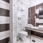 Ohrid, Belvere-hotellihuoneen kylpyhuone