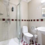 Standard-huoneen kylpyhuone (historical main building), Hestia Hotel Barons